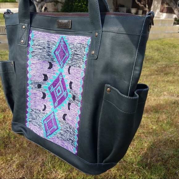 Nena and Co. H&S Womanhood TPB full size - Picture 3 of 10